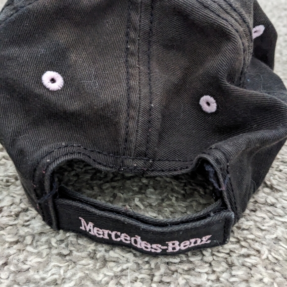 Mercedes Benz women's hat black/pink - Picture 3 of 3